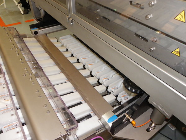 View of the packaging machine during production