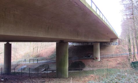 The OSiMaB project is installed at a bridge on the A45 interstate in Germany.