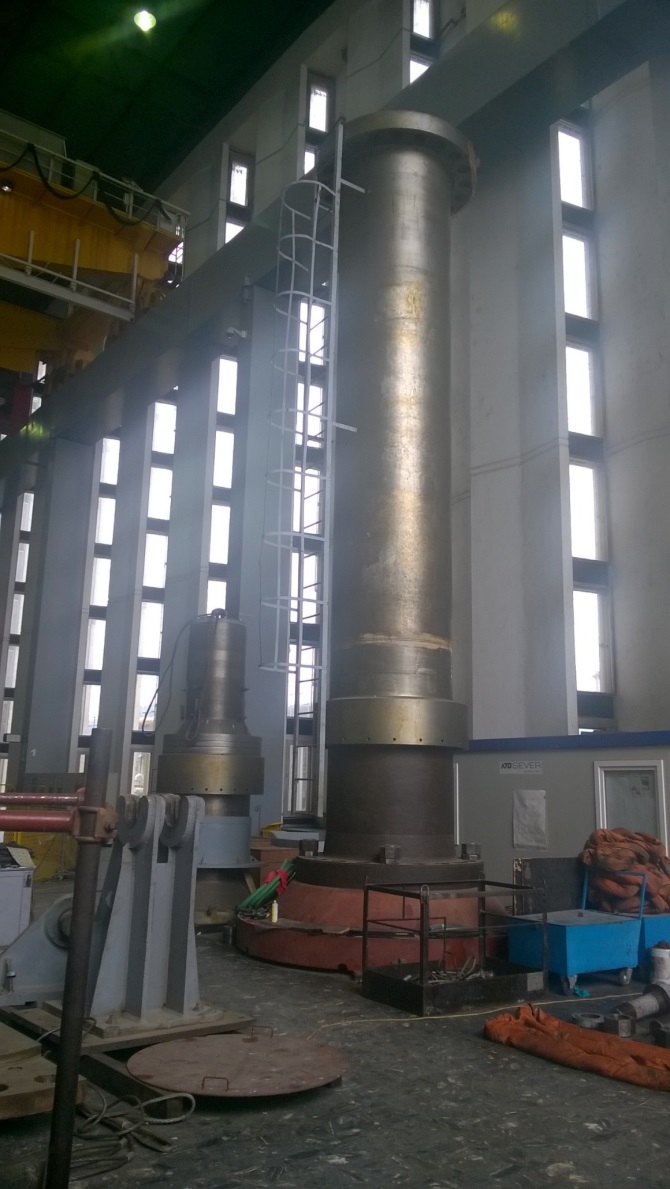 Shaft connecting turbine wheel and generator